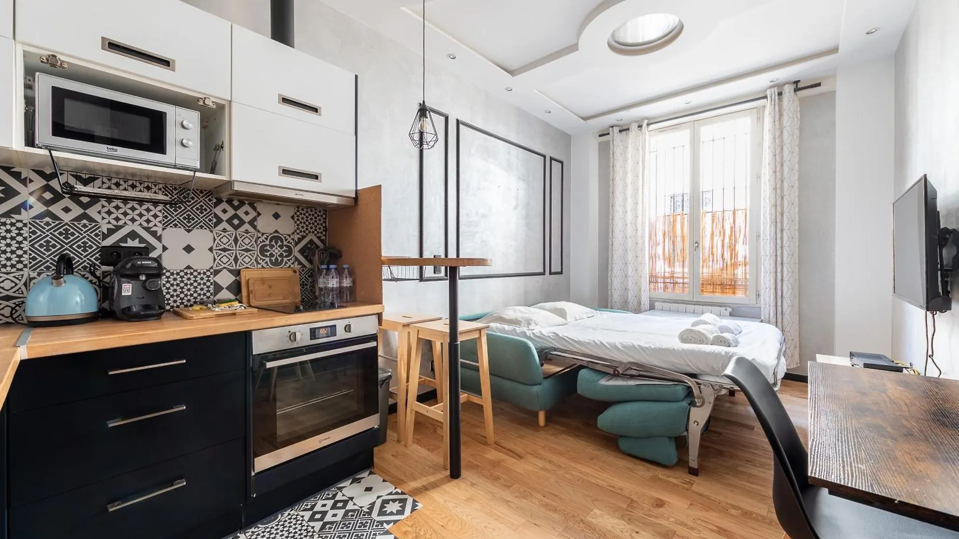 Full-equipped & Near To Subway Apartment